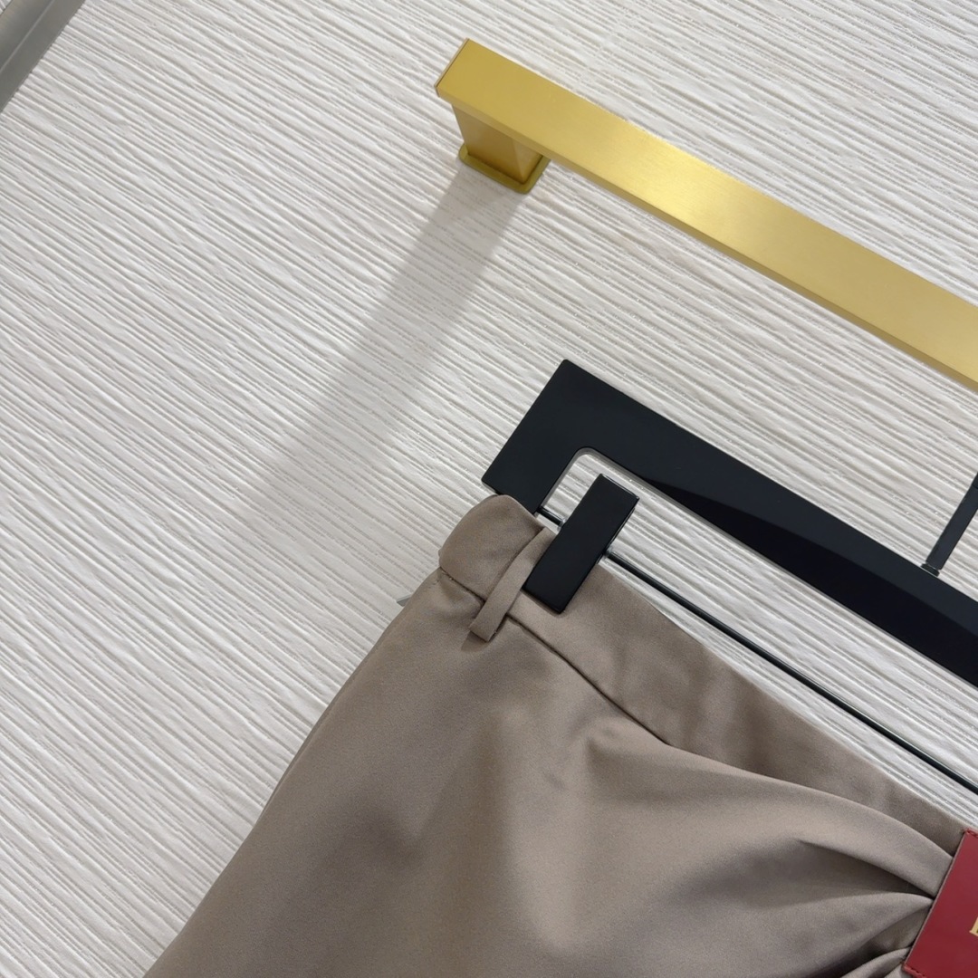 ロエベ服 LOEWE 2025新作 短いスカート