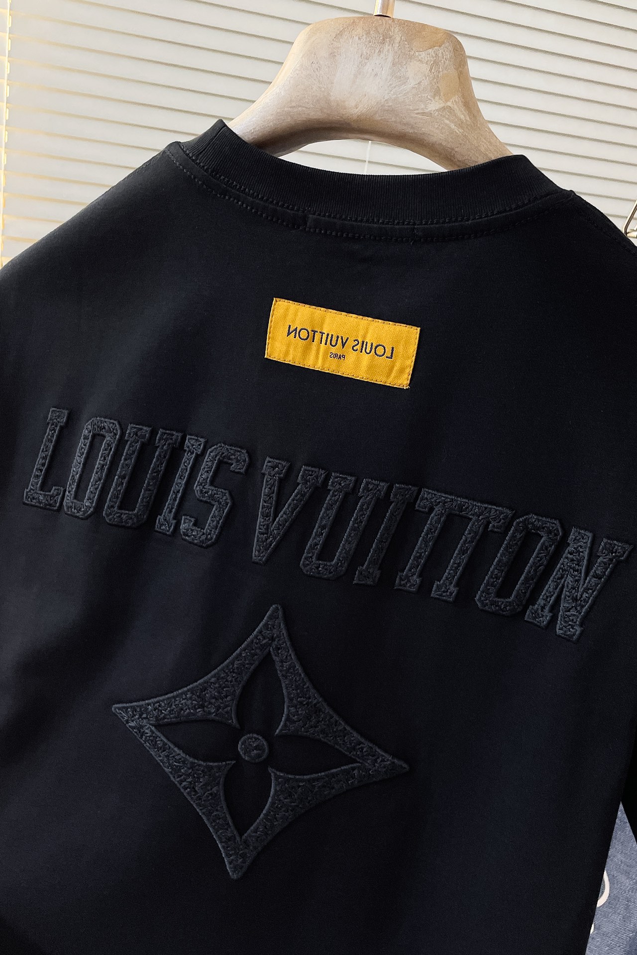 ルイヴィトン服 LOUIS VUITTON 2025新作 半袖Tシャツ