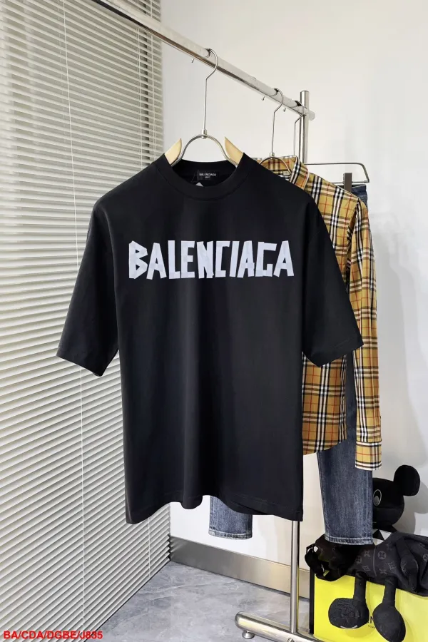 バレンシアガ服 BALENCIAGA 2025新作 半袖Tシャツ