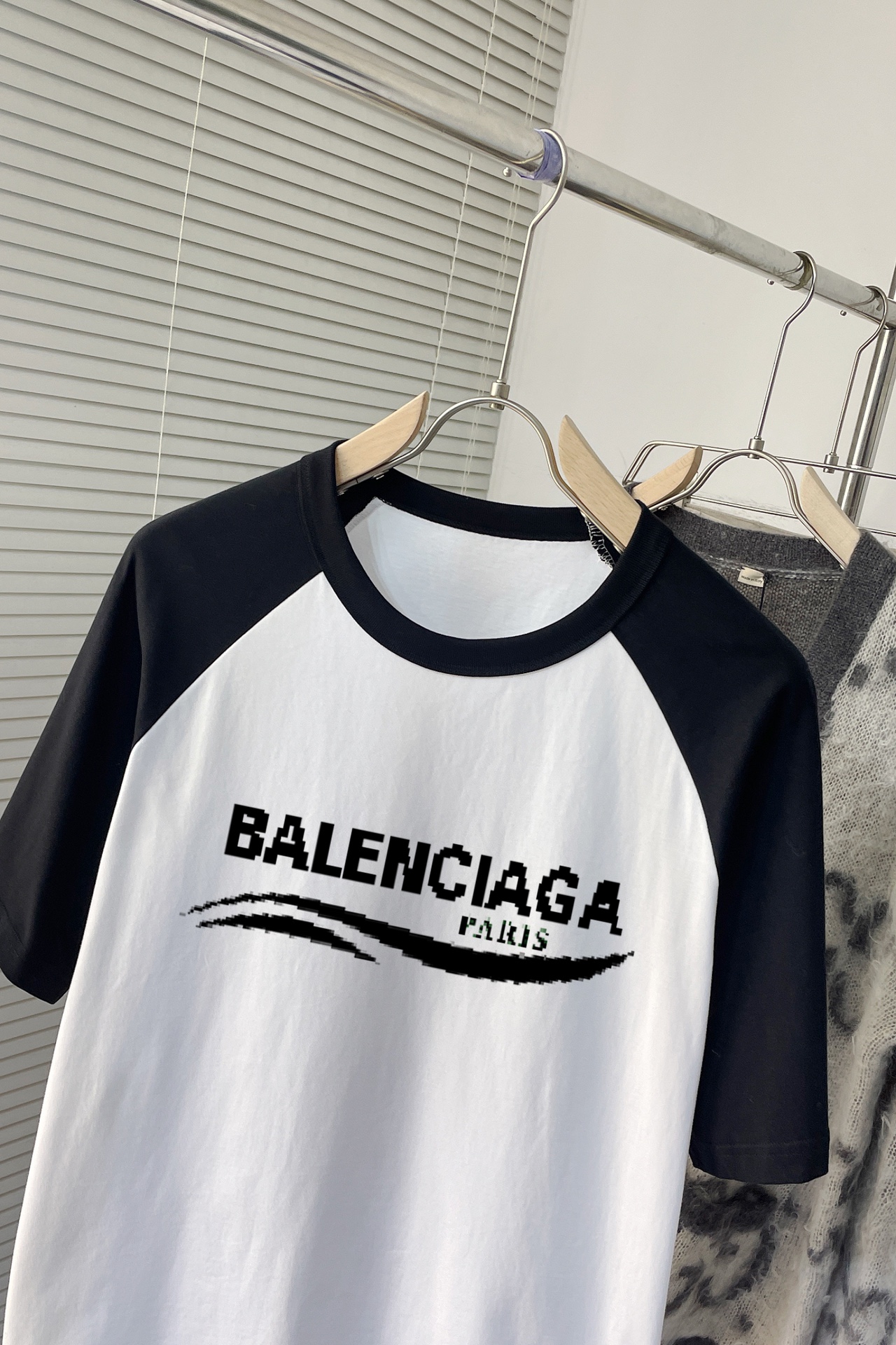 バレンシアガ服 BALENCIAGA 2025新作 半袖Tシャツ
