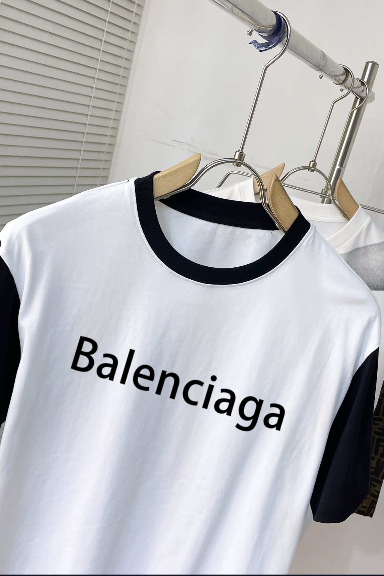 バレンシアガ服 BALENCIAGA 2025新作 半袖Tシャツ