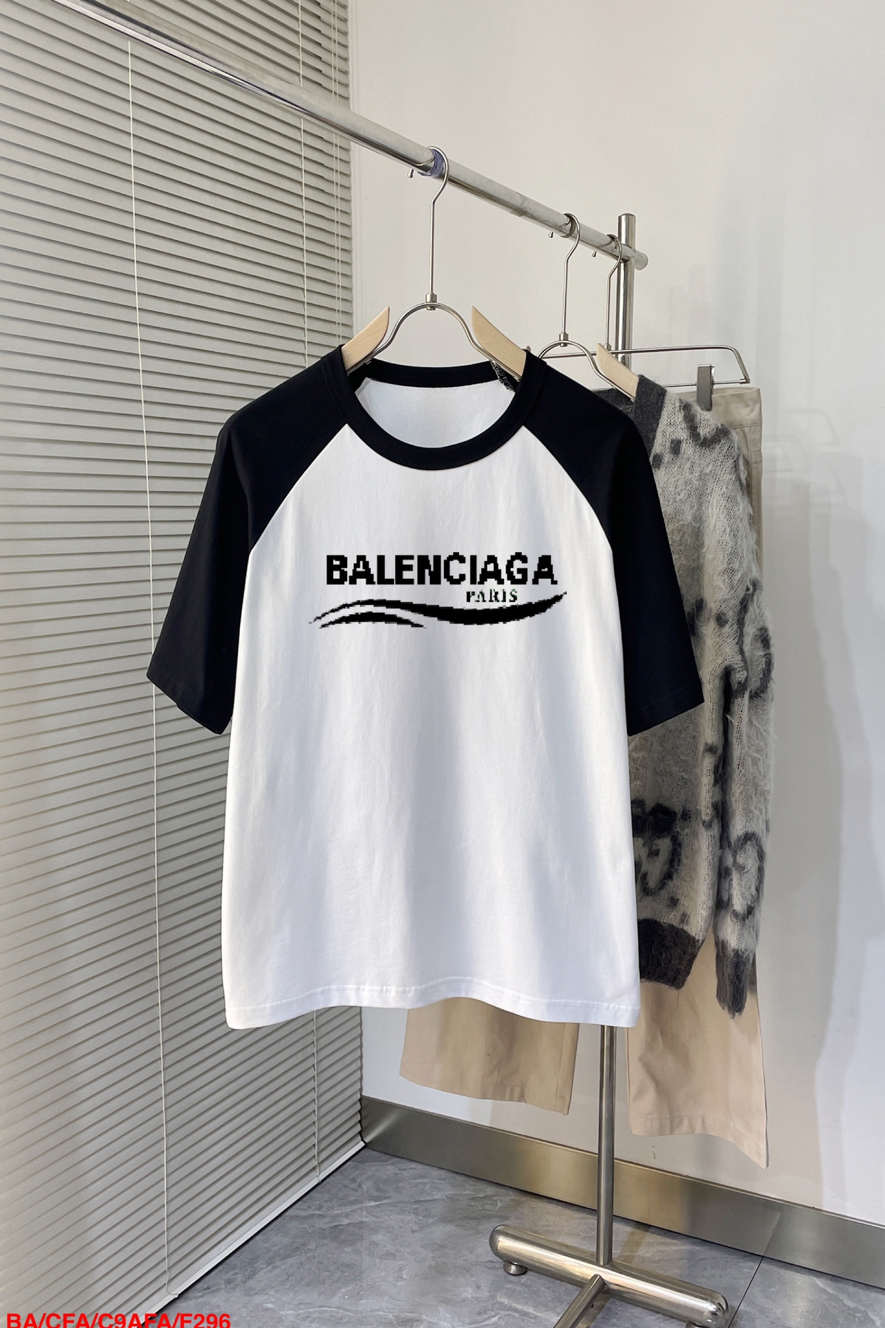 バレンシアガ服 BALENCIAGA 2025新作 半袖Tシャツ