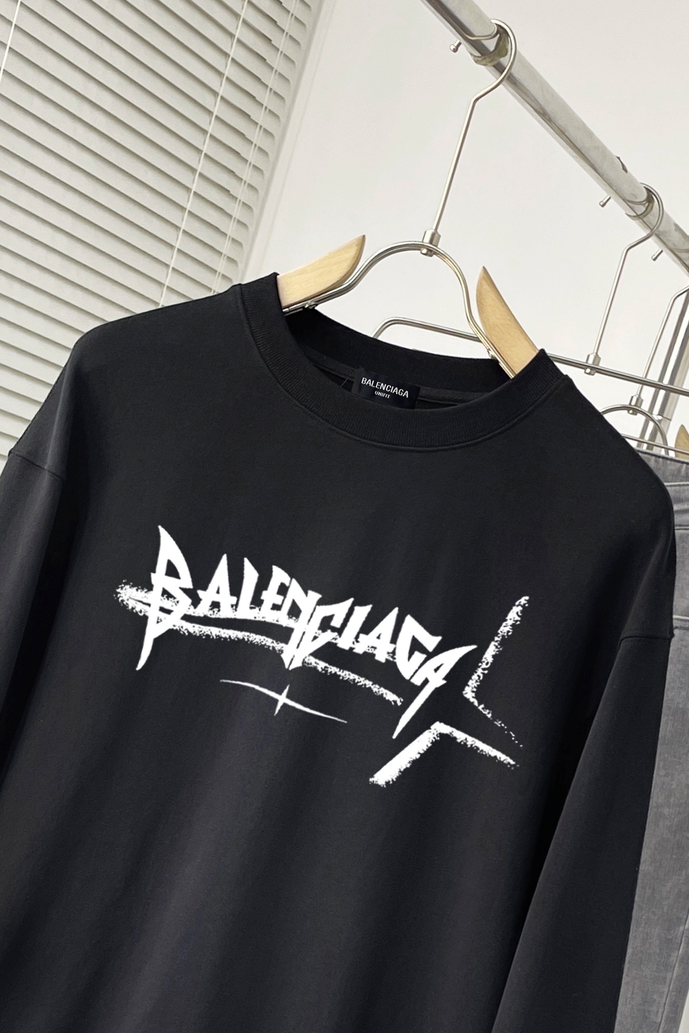 バレンシアガ服 BALENCIAGA 2025新作 クルーネックスウェットシャツ