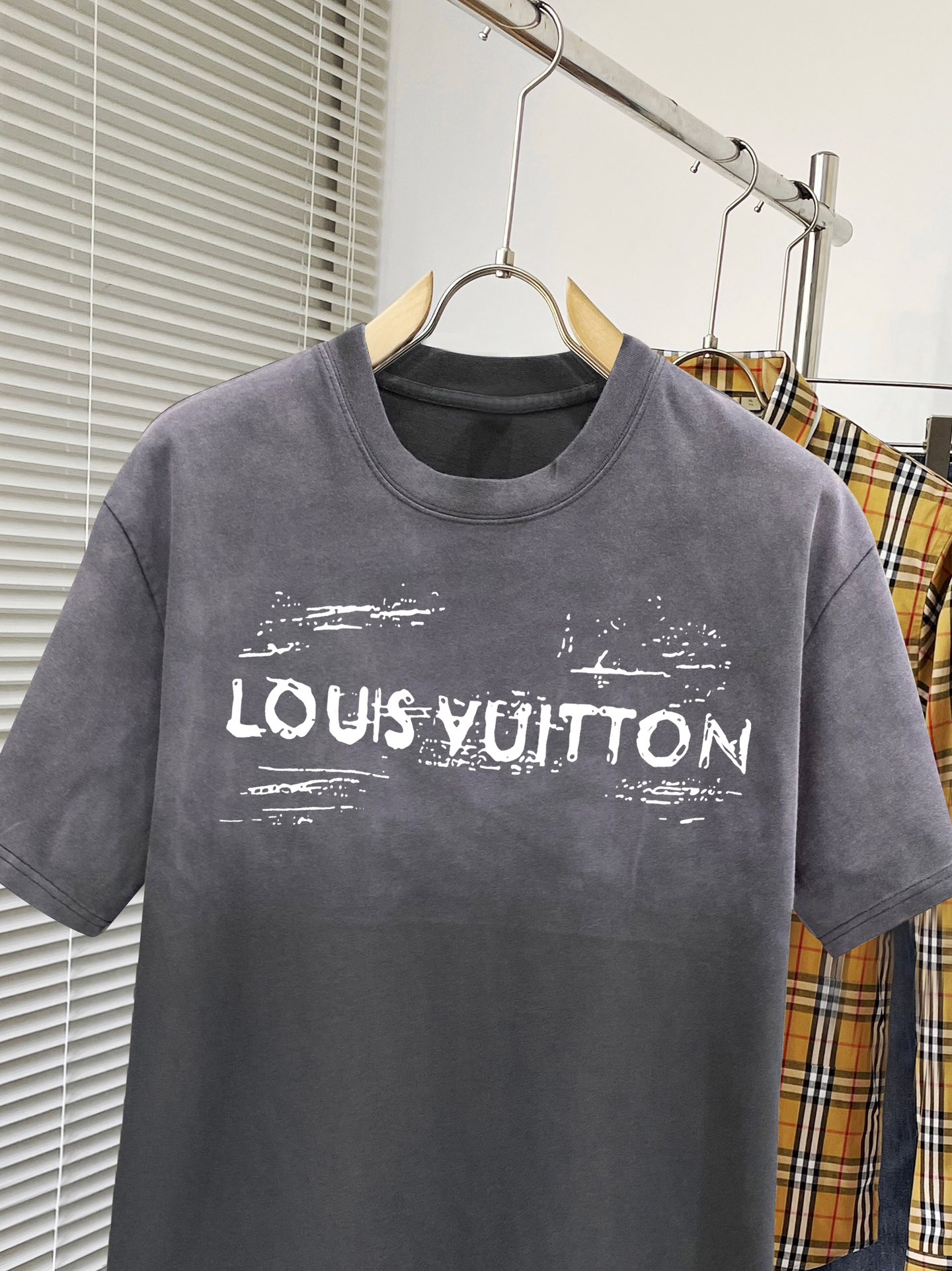 ルイヴィトン服 LOUIS VUITTON 2025新作 半袖Tシャツ