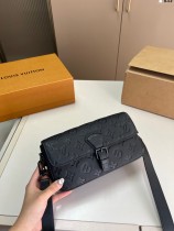 ルイヴィトンバッグ LOUIS VUITTON 2025新作 メッセンジャーバッグ