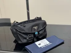 プラダバッグ PRADA 2025新作 メッセンジャーバッグ