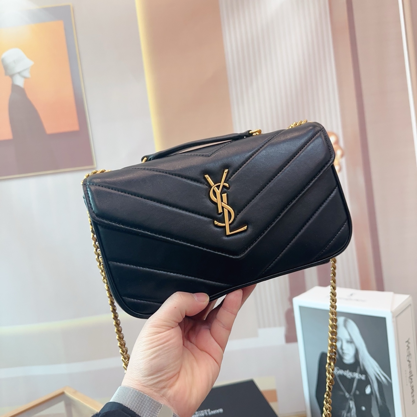 サンローランバッグ Yves Saint Laurent 2025新作 エンベロープバッグ