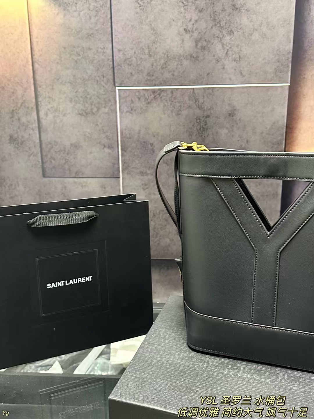 サンローランバッグ Yves Saint Laurent 2025新作 バケットバッグ