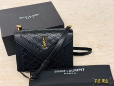 サンローランバッグ Yves Saint Laurent 2025新作 エンベロープバッグ
