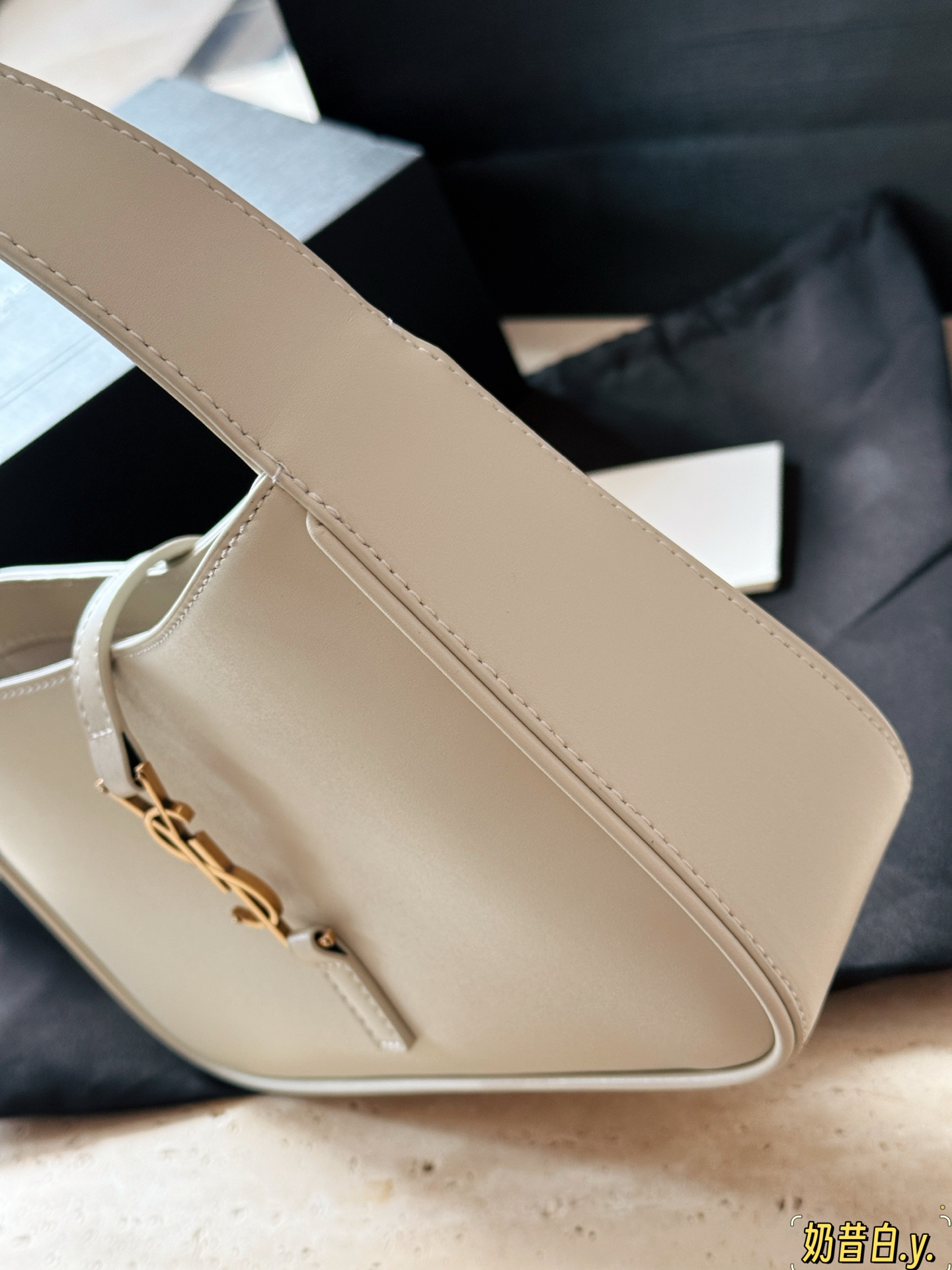 サンローランバッグ Yves Saint Laurent 2025新作 ショルダーバッグ
