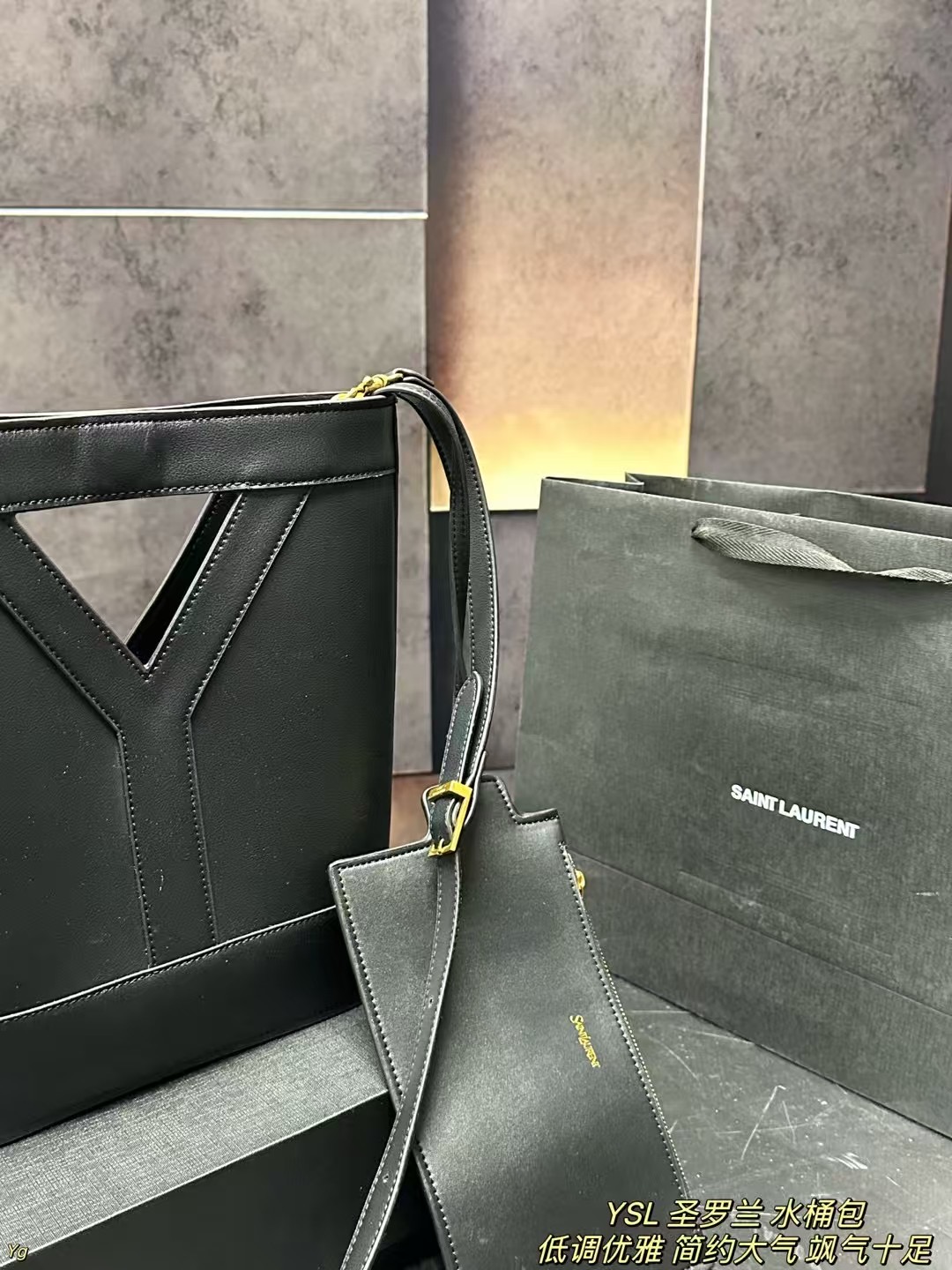 サンローランバッグ Yves Saint Laurent 2025新作 バケットバッグ
