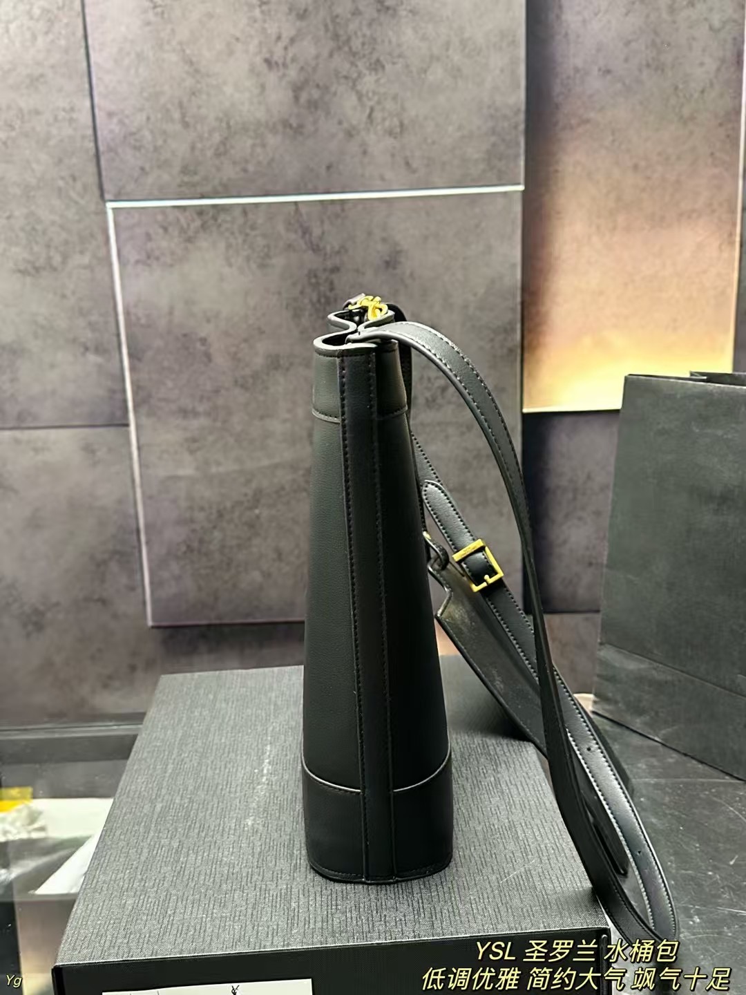 サンローランバッグ Yves Saint Laurent 2025新作 バケットバッグ