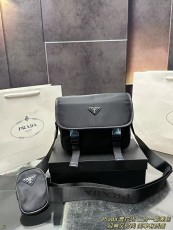 プラダバッグ PRADA 2025新作 メッセンジャーバッグ