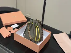 ミュウミュウバッグ Miu Miu 2025新作 バケットバッグ