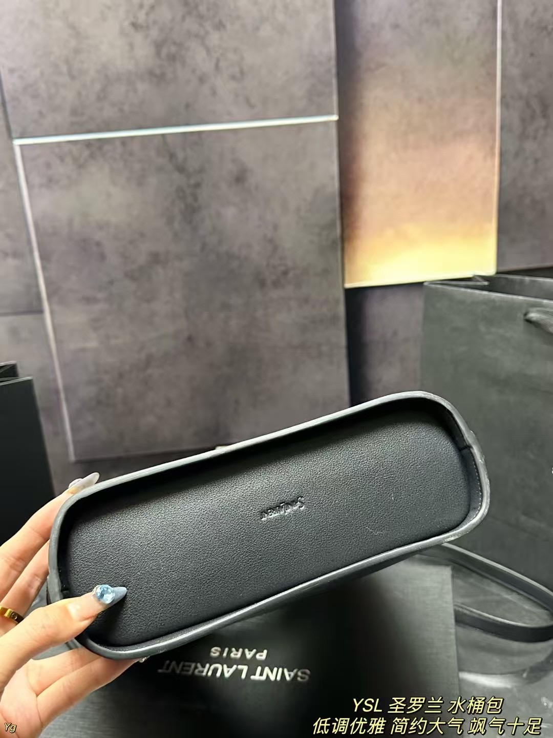サンローランバッグ Yves Saint Laurent 2025新作 バケットバッグ