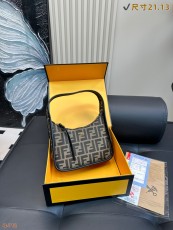 フェンディバッグ FENDI 2025新作 ショルダーバッグ