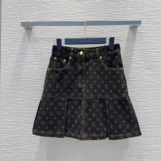 ルイヴィトン服 LOUIS VUITTON 2025新作 短いスカート