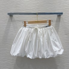 ミュウミュウ服 Miu Miu 2025新作 短いスカート
