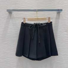 ミュウミュウ服 Miu Miu 2025新作 ショートパンツとスカート