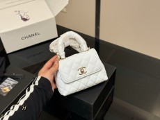 シャネルバッグ CHANEL 2025新作 ハンドバッグ