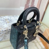 ディオールバッグ DIOR 2025新作 ダイアナ妃バッグ