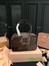 ミュウミュウバッグ Miu Miu 2025新作 ブリーフケース