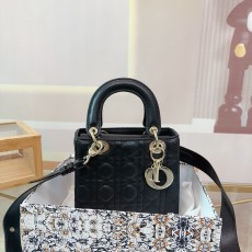ディオールバッグ DIOR 2025新作 ダイアナ妃バッグ