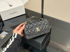 シャネルバッグ CHANEL 2025新作 クロスボディハンドバッグ