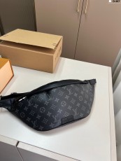 ルイヴィトンバッグ LOUIS VUITTON 2025新作 チェストバッグ