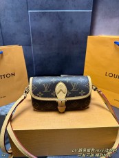 ルイヴィトンバッグ LOUIS VUITTON 2025新作 脇の下バッグ