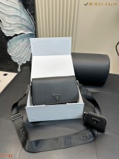 プラダバッグ PRADA 2025新作 脇の下バッグ