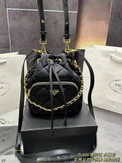 プラダバッグ PRADA 2025新作 バケットバッグ