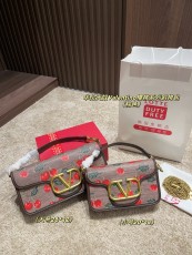 ヴァレンティノバッグ VALENTINO 2025新作 クロスボディバッグ