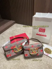ヴァレンティノバッグ VALENTINO 2025新作 クロスボディバッグ