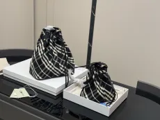 バーバリーバッグ BURBERRY 2025新作 バケットバッグ
