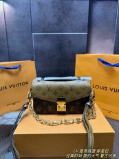 ルイヴィトンバッグ LOUIS VUITTON 2025新作 メッセンジャーバッグ