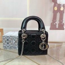 ディオールバッグ DIOR 2025新作 ダイアナ妃バッグ
