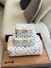 ルイヴィトンバッグ LOUIS VUITTON 2025新作 化粧ポーチ