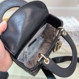 ディオールバッグ DIOR 2025新作 ダイアナ妃バッグ