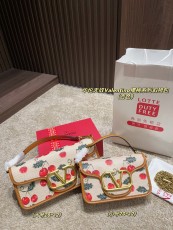 ヴァレンティノバッグ VALENTINO 2025新作 クロスボディバッグ