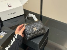シャネルバッグ CHANEL 2025新作 ハンドバッグ