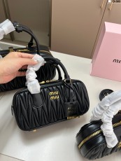 ミュウミュウバッグ Miu Miu 2025新作 ハンドバッグ