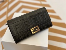 フェンディ財布 FENDI 2025新作  621666