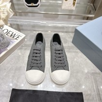 プラダ靴 PRADA 2025新作 ラウンドトゥのキャンバスシューズ