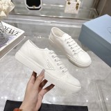 プラダ靴 PRADA 2025新作 ラウンドトゥのキャンバスシューズ