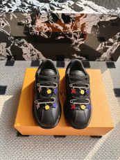 ルイヴィトン靴 LOUIS VUITTON 2025新作 スニーカー