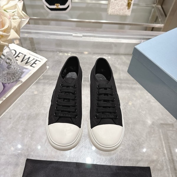 プラダ靴 PRADA 2025新作 ラウンドトゥのキャンバスシューズ