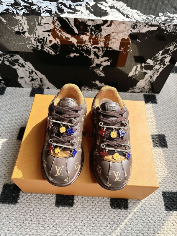 ルイヴィトン靴 LOUIS VUITTON 2025新作 スニーカー
