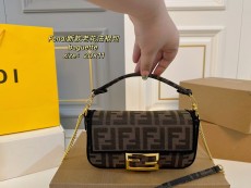 フェンディバッグ FENDI 2025新作 ショルダーバッグ