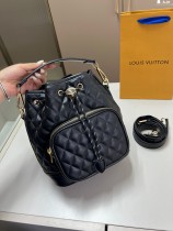 サンローランバッグ Yves Saint Laurent 2025新作 バケットバッグ